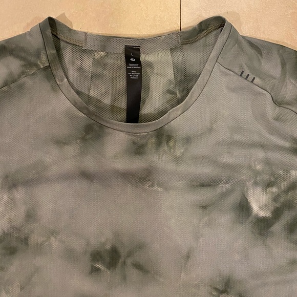 Lululemon Men’s “Fast and Free” *Spray* Tee (L) *SOLD OUT EVERYWHERE* - Picture 3 of 5